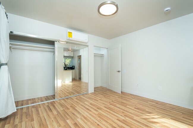 Building Photo - 3251 Vickers Dr