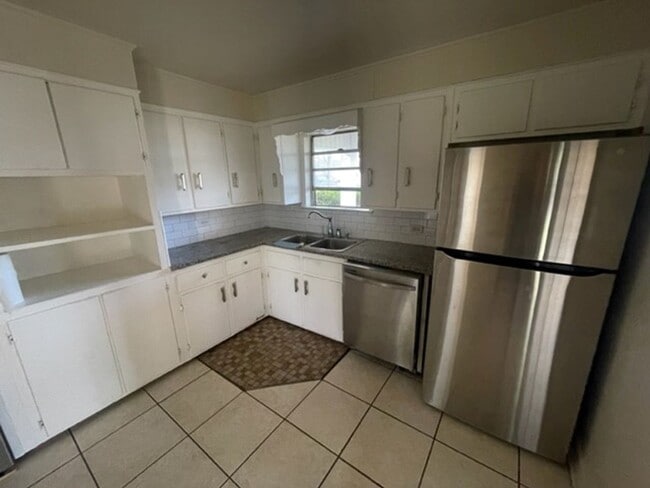 Building Photo - Updated La Vega ISD Home