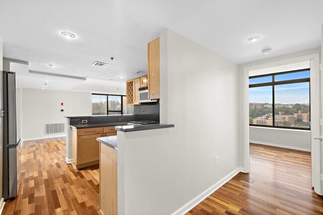 Building Photo - 700 1st St