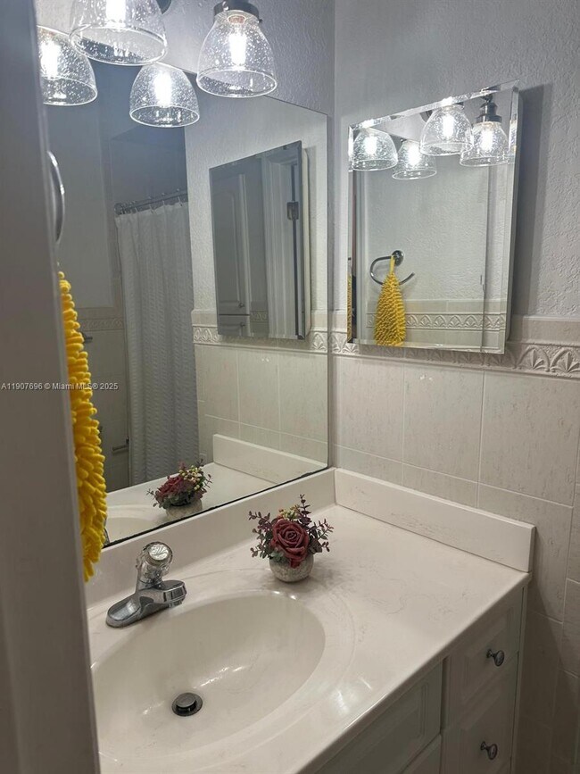 Building Photo - 15304 SW 81st Ln