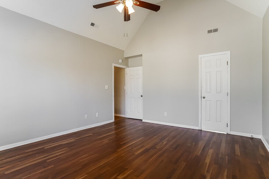 Building Photo - 4708 Easthampton Dr