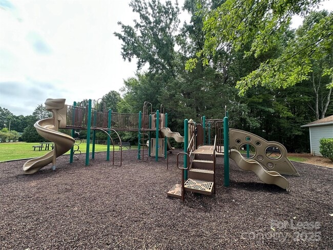 Building Photo - 228 Overstone Ct