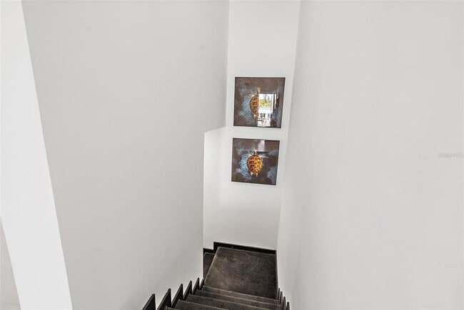 Building Photo - 585 Dolphin Ave SE