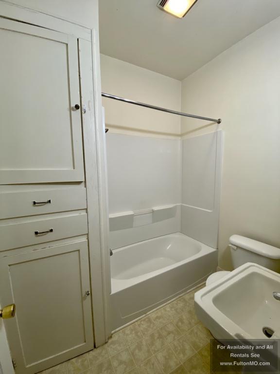 Building Photo - 603 Court Street Apartment 3