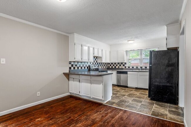 Building Photo - Home off Freeman Mill, Living Room Plus De...