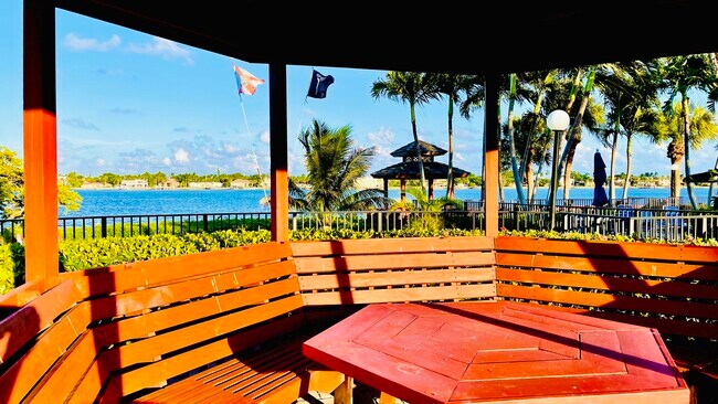 Building Photo - 107 Half Moon Cir