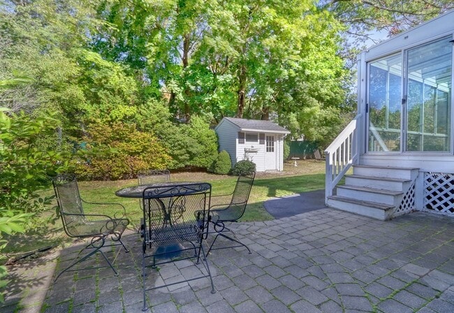 Building Photo - 33 Hillcrest Rd