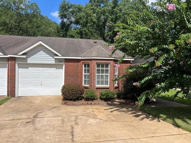 Building Photo - 134 Covington Pl