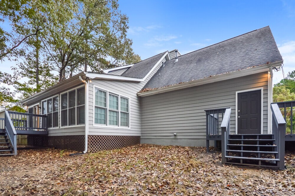 Building Photo - 9245 Tara Dr SW