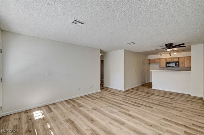 Building Photo - 2040 Willowbury Dr