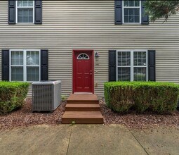 Building Photo - Great Location - 2 Bedroom/2.5 Bath Condo ...