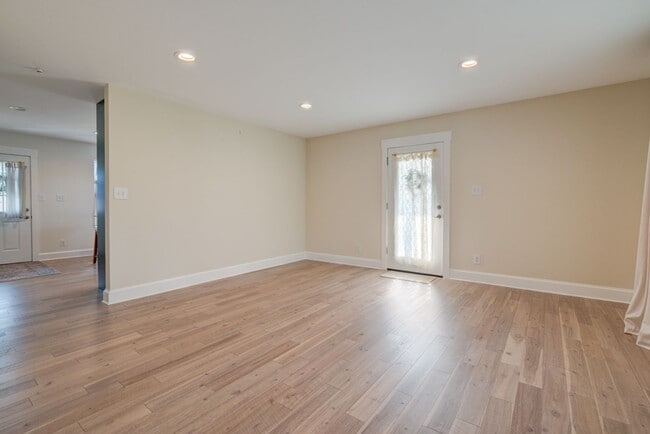 Building Photo - 705 Haller St NE