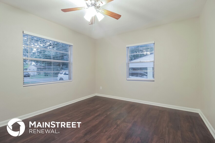 Building Photo - 1609 Pinewood Dr
