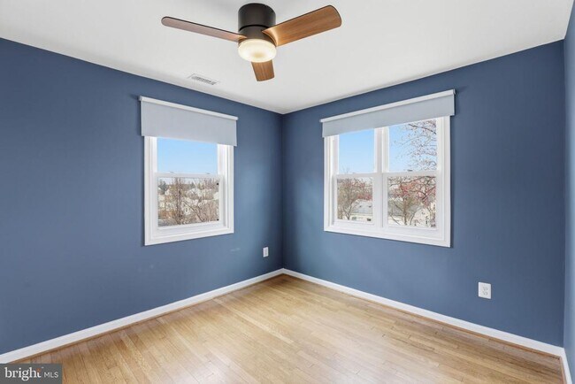 Building Photo - 2306 Riverview Terrace