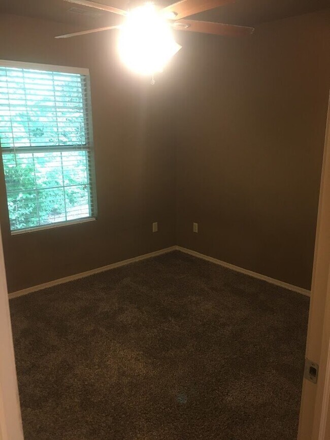 Building Photo - 719-721 N Storer Ave