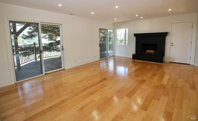 Building Photo - 201 Cleveland Ct