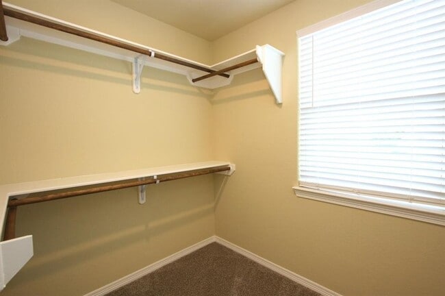 Building Photo - Like New Two Bedroom Townhouse in April Sound