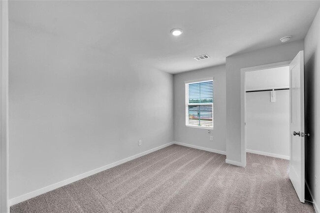 Building Photo - 21230 Rising Hts St