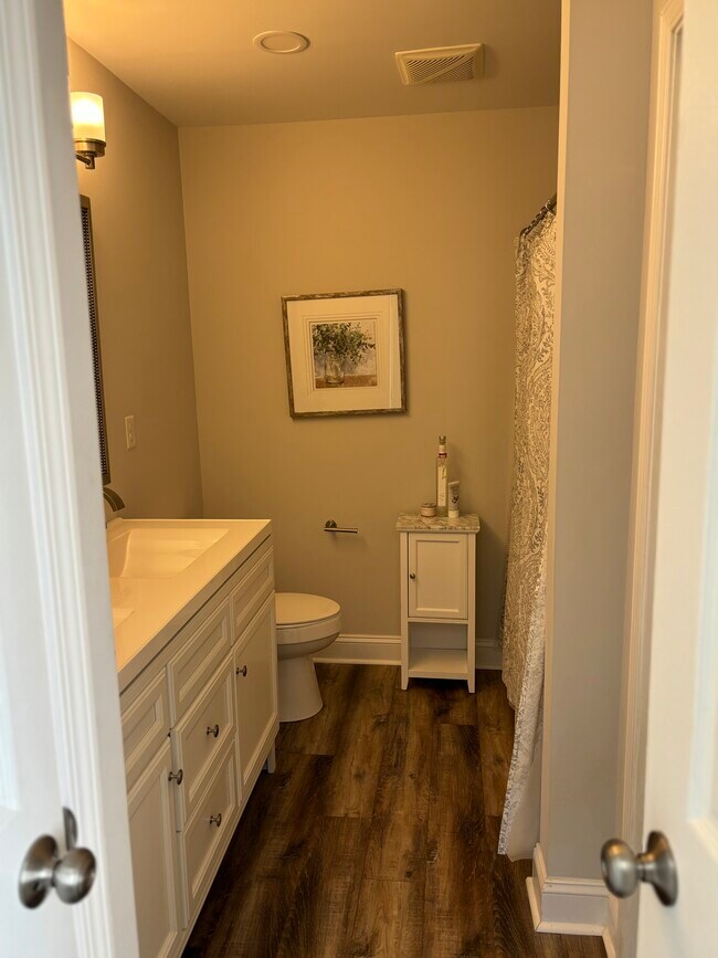 Building Photo - 303 Stonehaven Ln