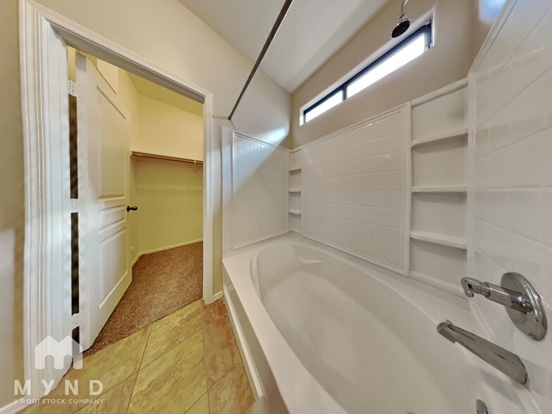 Building Photo - 6315 S 25th Dr