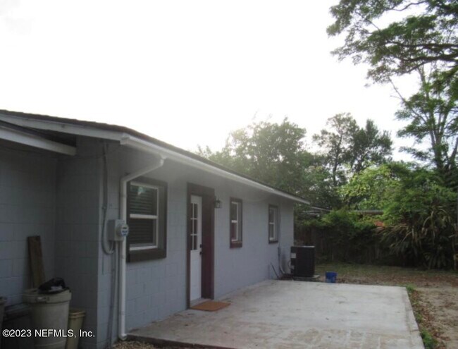 Building Photo - 324 Hilltop Dr
