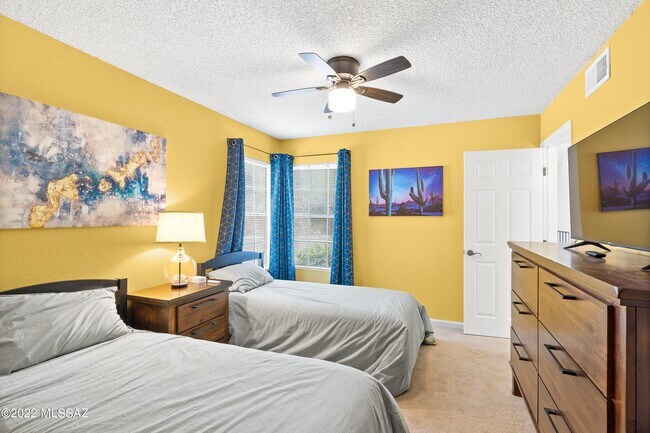 Building Photo - 6414 N Tierra De Las Catalinas