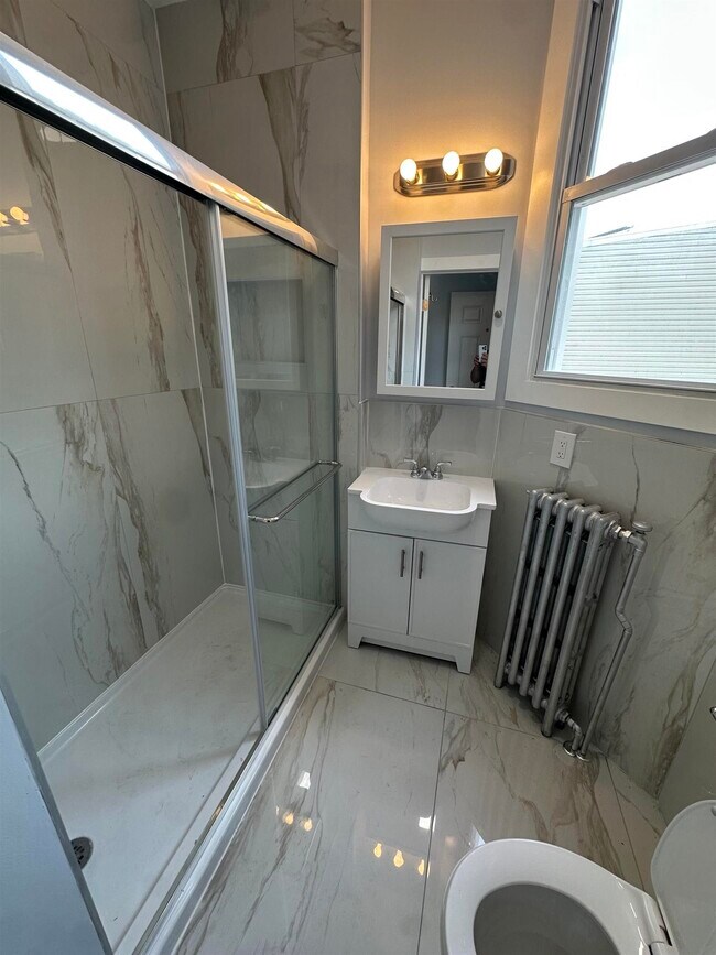 Building Photo - 707 New York Ave