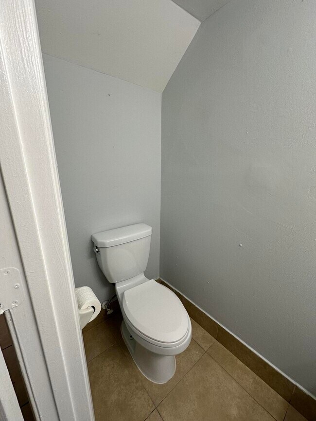 Building Photo - 205 Southland Dr