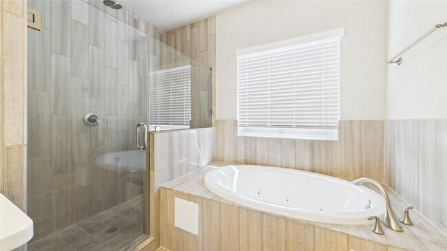 Building Photo - 2724 Rutland St