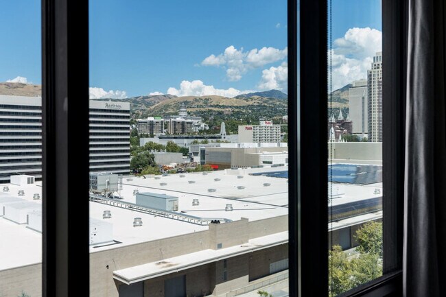 Building Photo - 111 S 300 W
