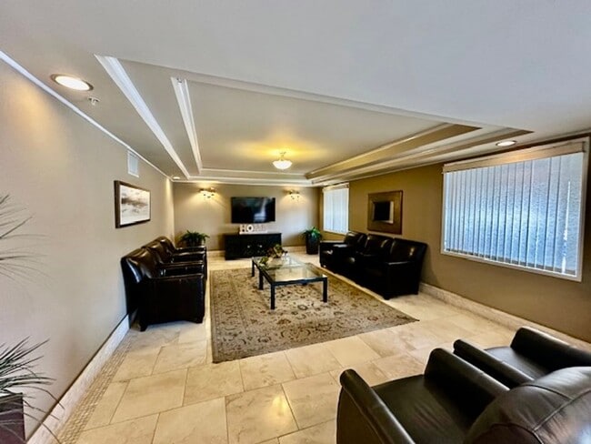 Building Photo - 620 S Gramercy Pl