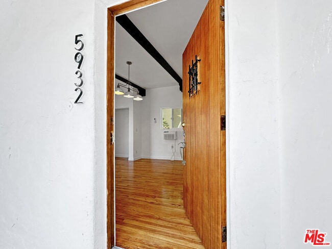 Building Photo - 5932 Willoughby Ave