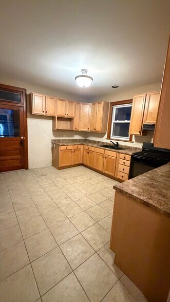Building Photo - 6753 S Artesian Ave