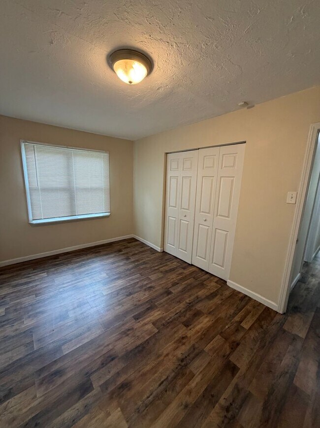 Building Photo - Move in Ready