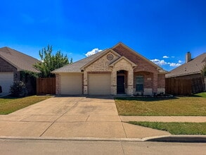 Building Photo - 3 bed, 2 Bath Home in North Fort Worth