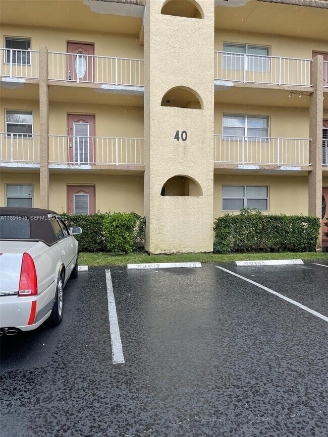 Building Photo - 8285 Sunrise Lakes Blvd