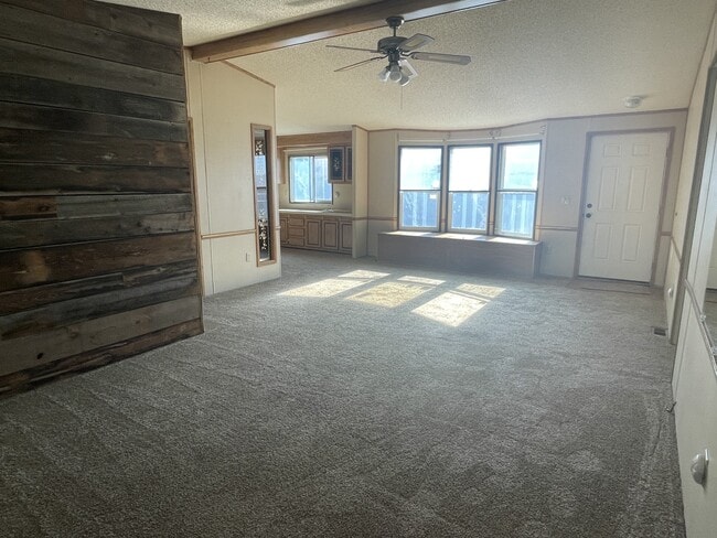 Building Photo - 39141 Reeves Ln