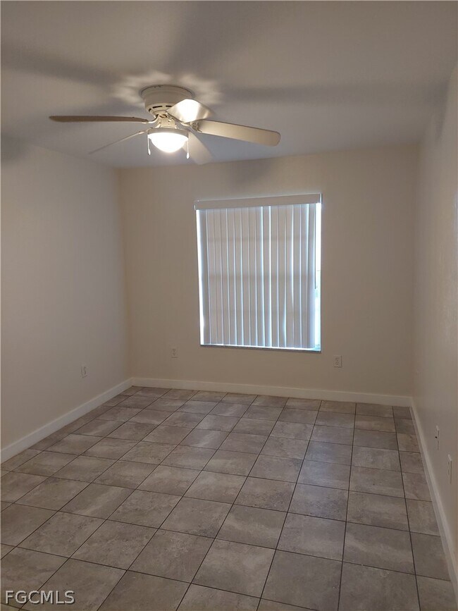 Building Photo - 611 SE 5th St