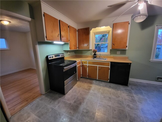 Building Photo - 59 Pinnacle Rd