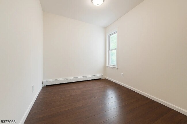 Building Photo - 732 S 15th St
