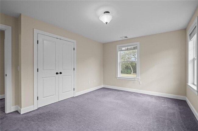 Building Photo - 20 Vanderbilt Ln