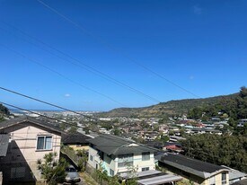Building Photo - 1576 Pahulu St