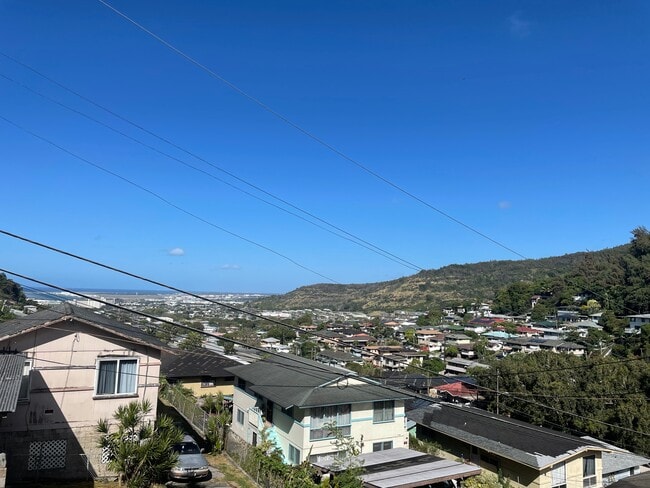 Building Photo - 1576 Pahulu St