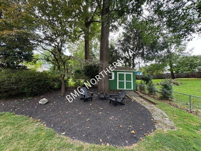 Building Photo - 1109 Hillcrest Dr SW