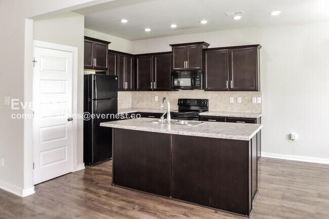 Building Photo - 120 Grip Dr