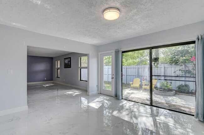 Building Photo - 11834 Donlin Dr