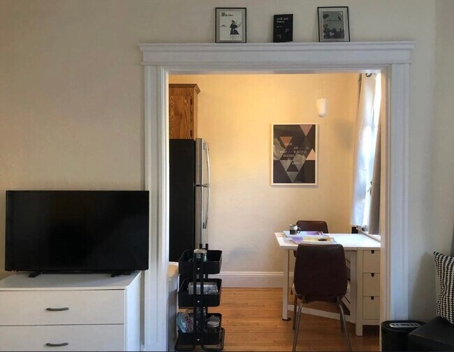 Building Photo - 122 Riverway