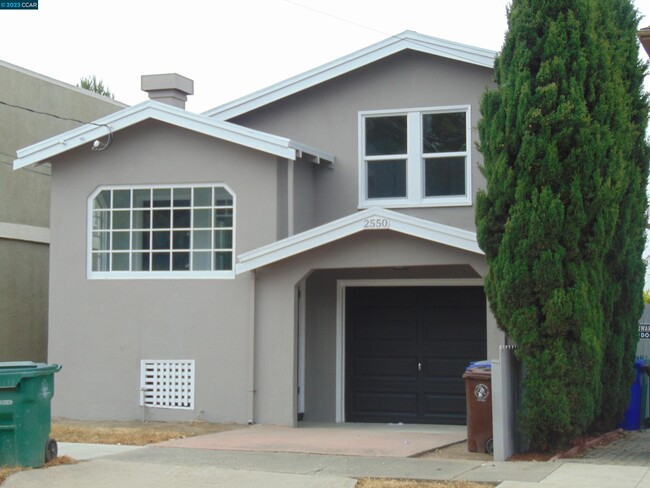 Primary Photo - 2550 Clinton Ave