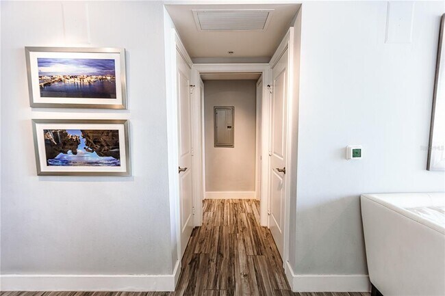 Building Photo - 1350 Main St