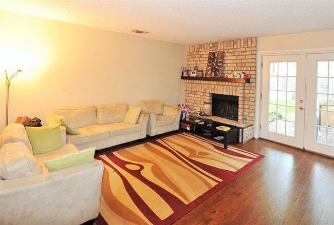 Building Photo - 2115 Braesmeadow Ln